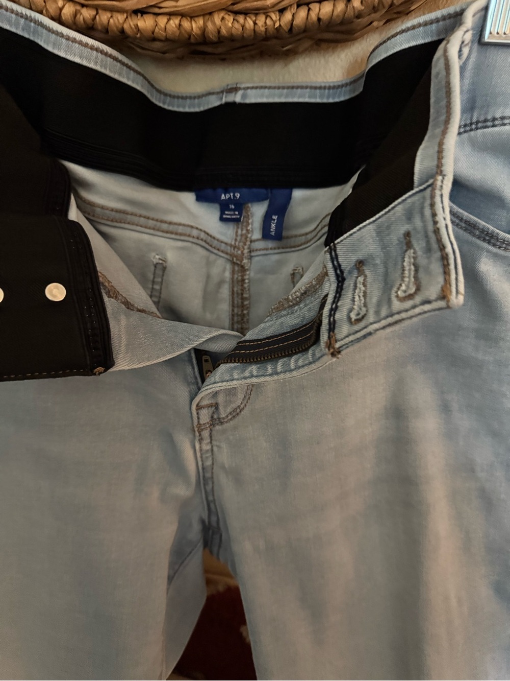 Apt. 9 Women’s Light Blue Slim Jeans